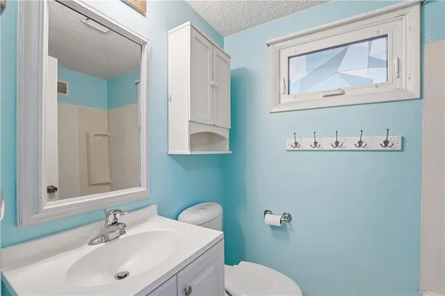 $275,000 | 4100 West 75th Street, Prairie Village, KS 66208