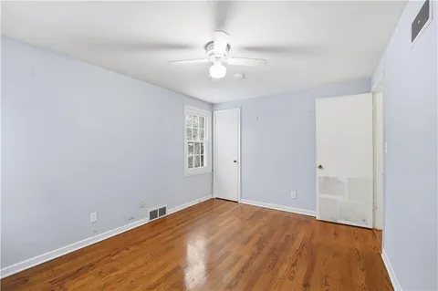 $275,000 | 4100 West 75th Street, Prairie Village, KS 66208