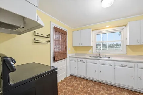 $275,000 | 4100 West 75th Street, Prairie Village, KS 66208