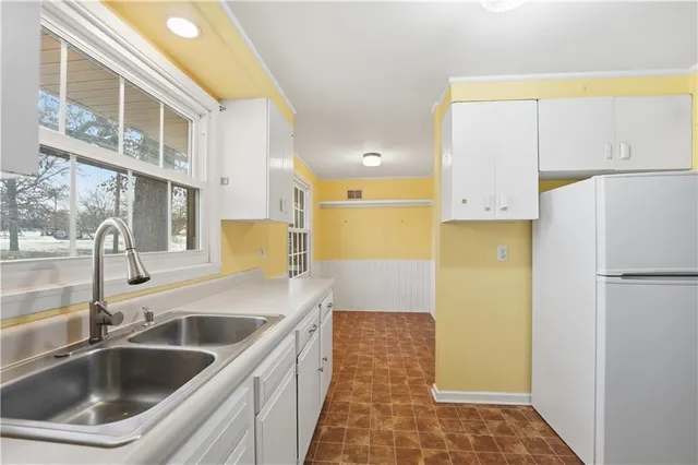 $275,000 | 4100 West 75th Street, Prairie Village, KS 66208