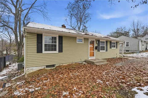 $275,000 | 4100 West 75th Street, Prairie Village, KS 66208