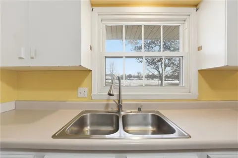 $275,000 | 4100 West 75th Street, Prairie Village, KS 66208