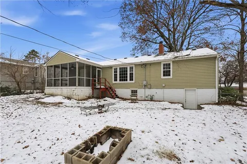 $275,000 | 4100 West 75th Street, Prairie Village, KS 66208