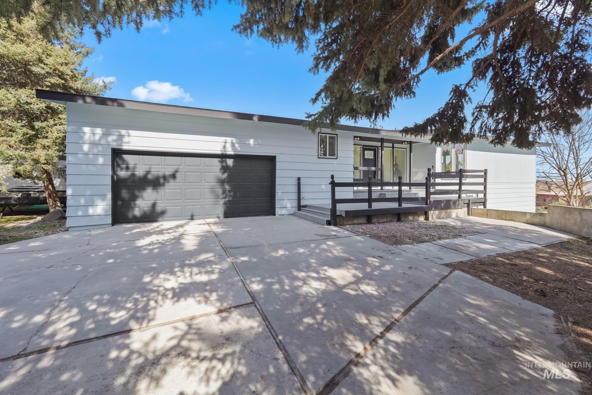 22168 Rio Vista Drive Caldwell, ID 83607 - Photo 2 of 34