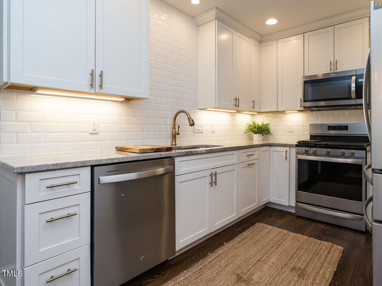 1004 Benjamin Street Raleigh, NC 27604 - Photo 10 of 27 012-1280x960-kitchen