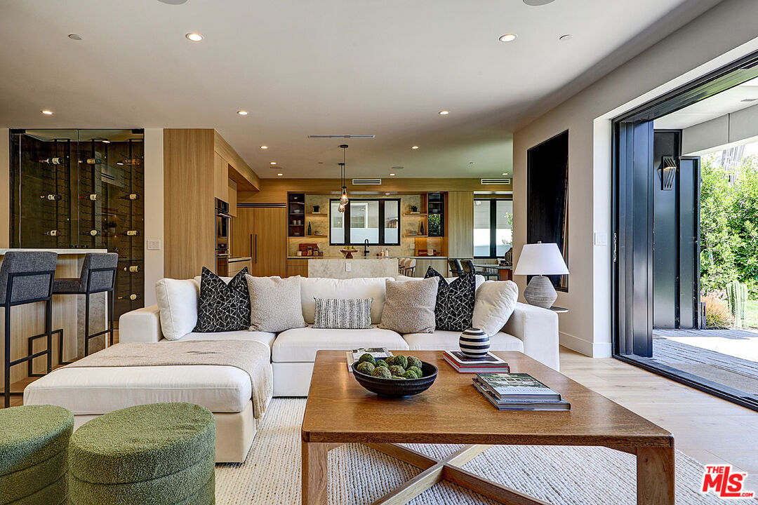 846 Dickson Street Marina del Rey, CA 90292 - Photo 4 of 58
