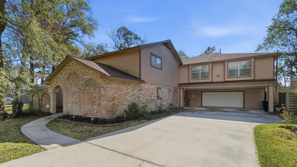 $499,000 | 211 Shenandoah Drive, Shenandoah, TX 77381