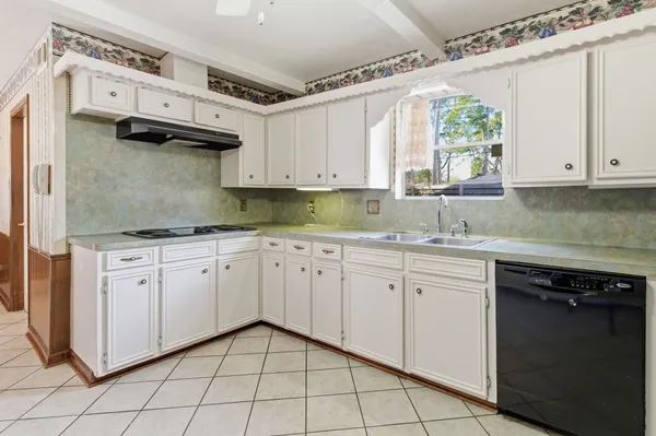 $499,000 | 211 Shenandoah Drive, Shenandoah, TX 77381