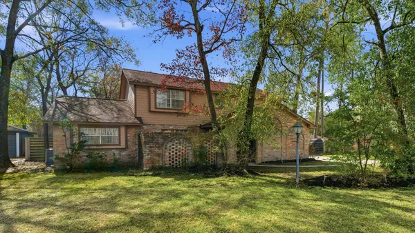 $499,000 | 211 Shenandoah Drive, Shenandoah, TX 77381