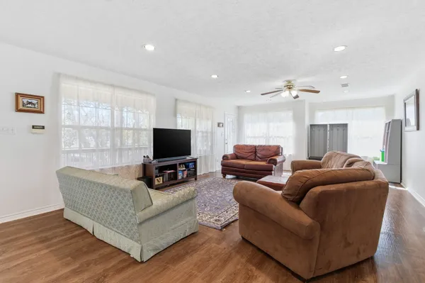 $499,000 | 211 Shenandoah Drive, Shenandoah, TX 77381