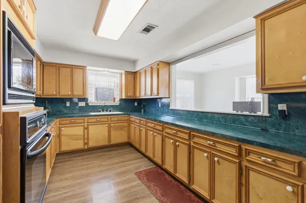 $499,000 | 211 Shenandoah Drive, Shenandoah, TX 77381