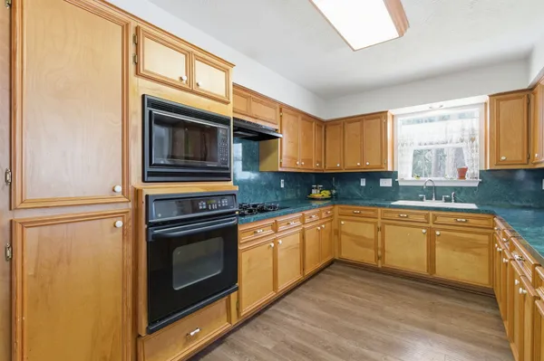 $499,000 | 211 Shenandoah Drive, Shenandoah, TX 77381