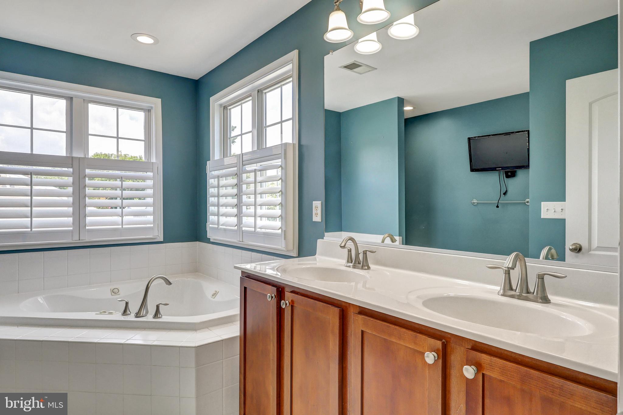 412 Shipley Road Linthicum Heights, MD 21090 - Photo 15 of 36 Owner's bath w/ double vanity, spa tub and shower