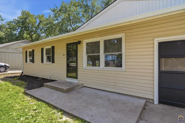 $194,500 | 3837 Southeast Humboldt Street, Topeka, KS 66609