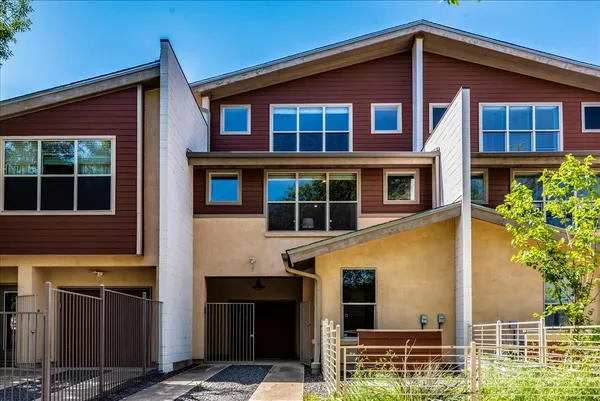 $2,995 | 2608 East 6th Street, Unit 6, Austin, TX 78702
