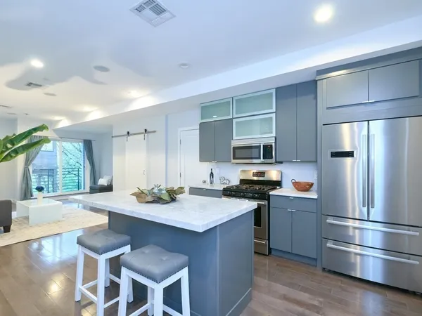 $3,895 | 186-188 Paris Street, Unit 5, Boston, MA 02128