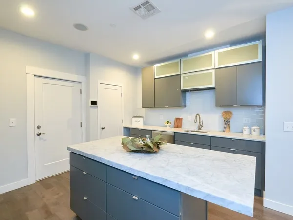 $3,895 | 186-188 Paris Street, Unit 5, Boston, MA 02128