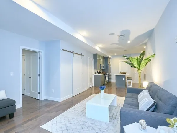 $3,895 | 186-188 Paris Street, Unit 5, Boston, MA 02128