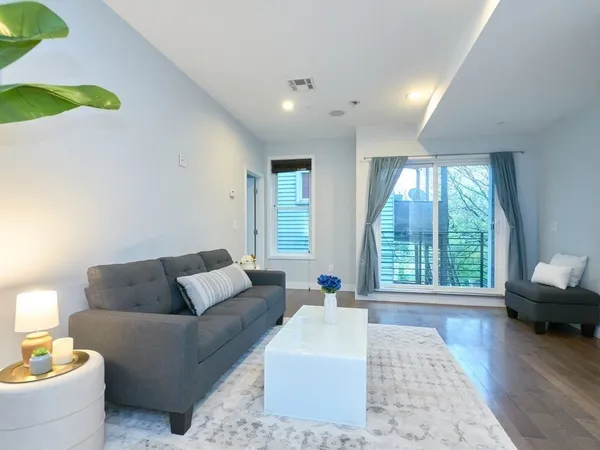 $3,895 | 186-188 Paris Street, Unit 5, Boston, MA 02128
