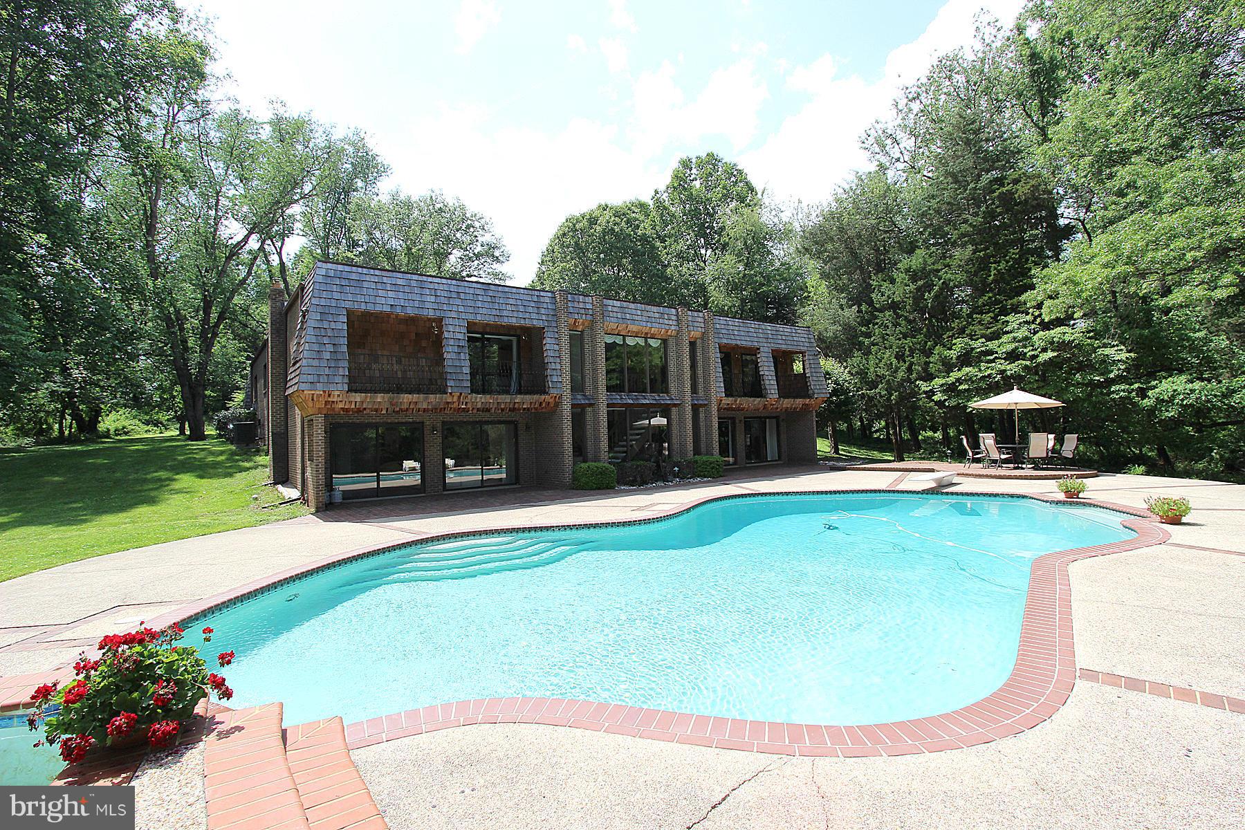 8823 Brook Road McLean, VA 22102 - Photo 27 of 30 Exterior (Rear)