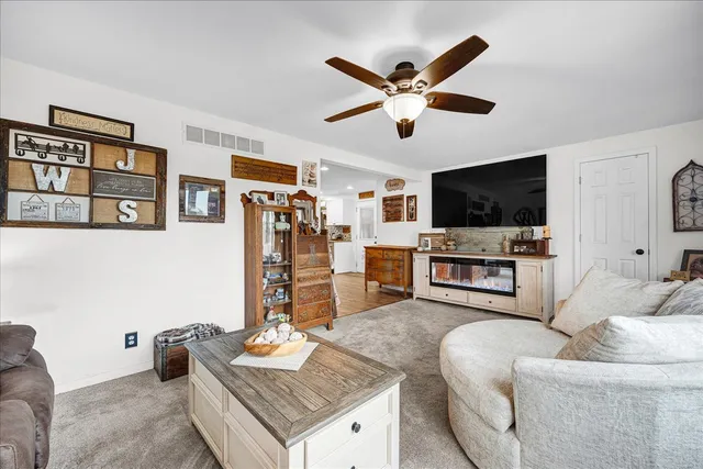 $240,000 | 605 Belaire Drive, Washington, IL 61571