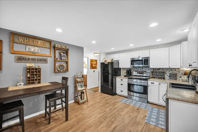 $240,000 | 605 Belaire Drive, Washington, IL 61571