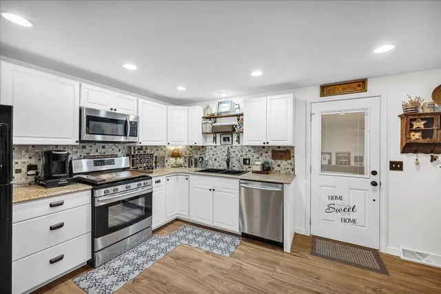 $240,000 | 605 Belaire Drive, Washington, IL 61571