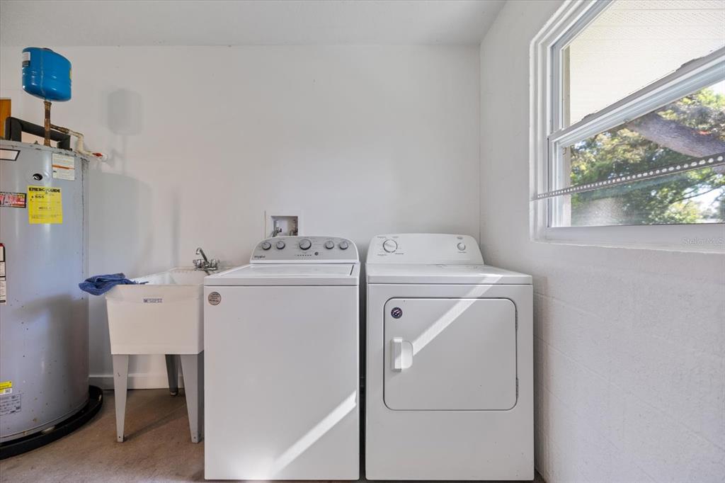 8915 Vamo Road Sarasota, FL 34231 - Photo 43 of 61 a utility room with dryer and washer