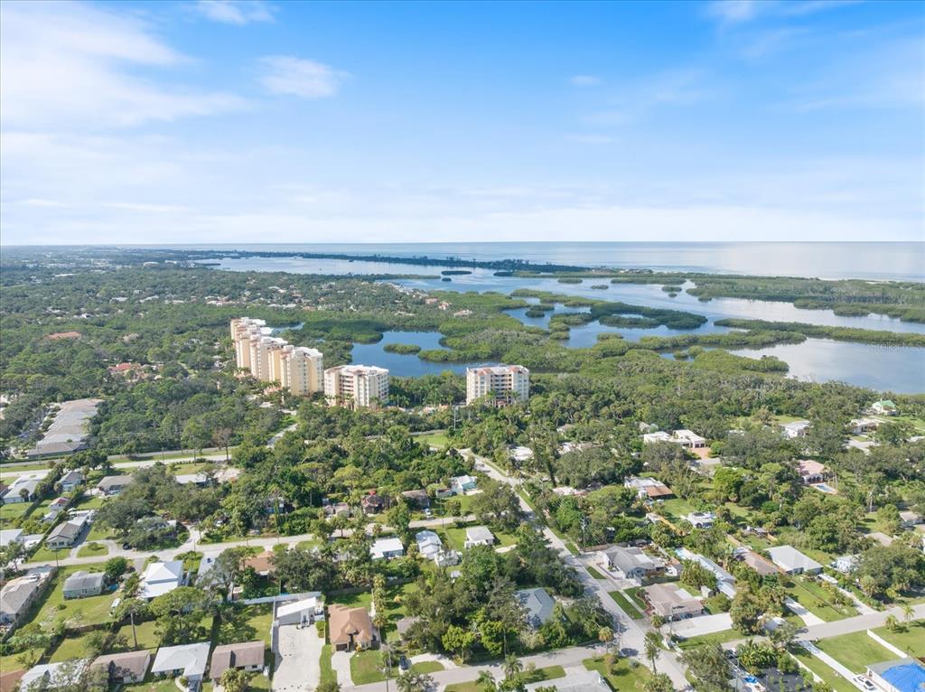 8915 Vamo Road Sarasota, FL 34231 - Photo 7 of 61