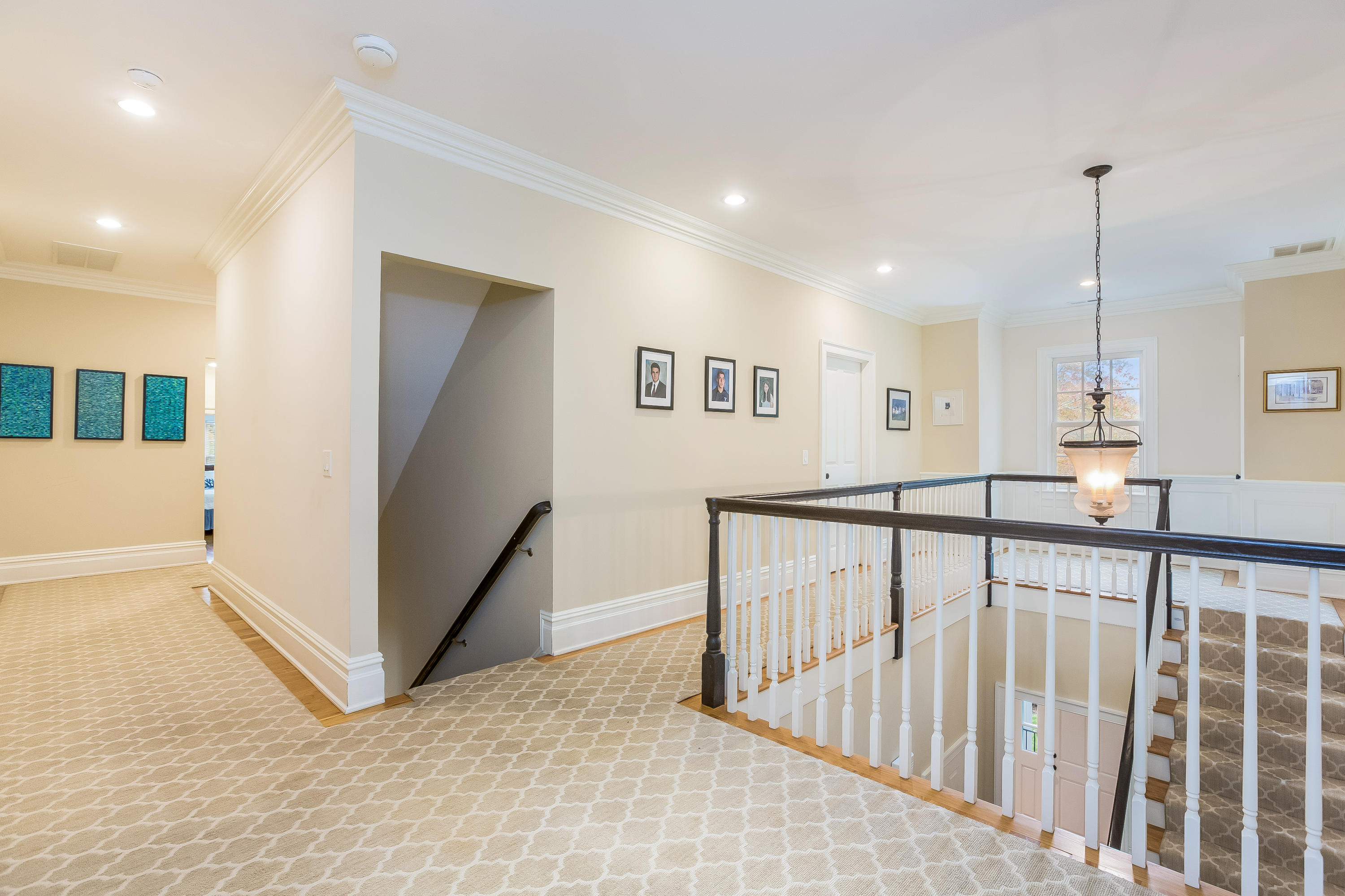5 Lowlyn Road Westport, CT 06880 - Photo 16 of 42 UPPER HALLWAY