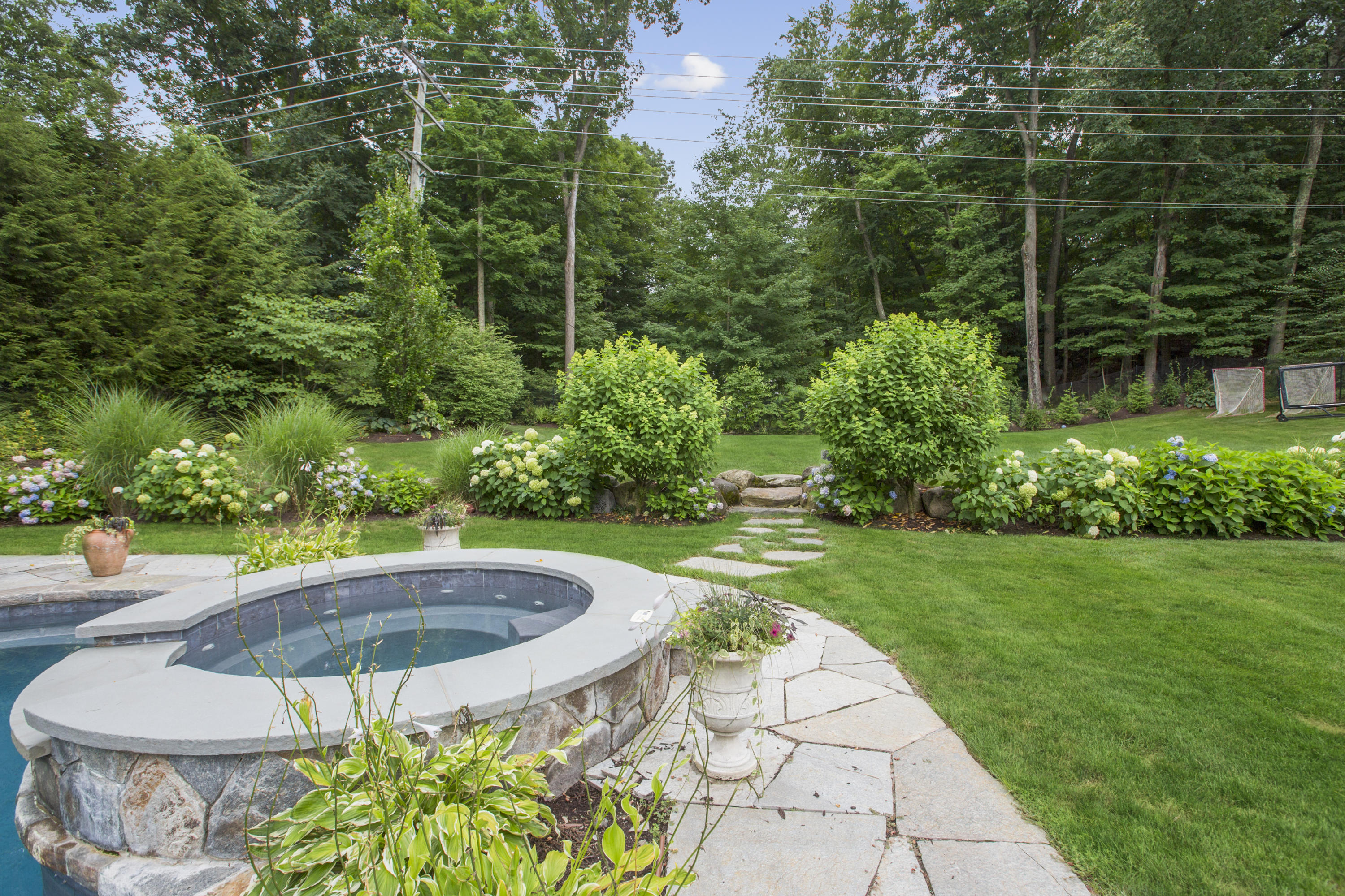 5 Lowlyn Road Westport, CT 06880 - Photo 35 of 42 SPA AND YARD