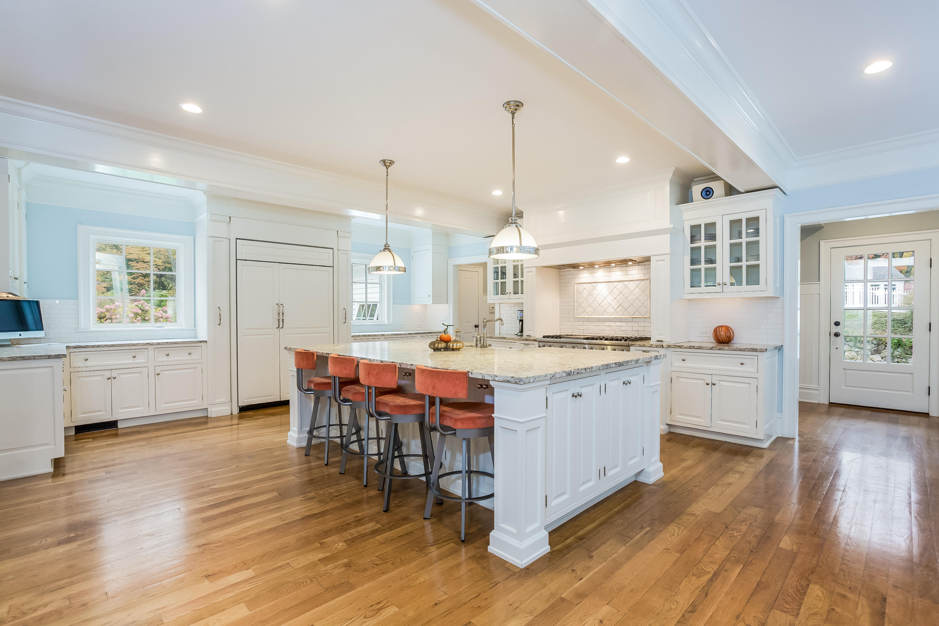 5 Lowlyn Road Westport, CT 06880 - Photo 7 of 42 CHEF'S KITCHEN