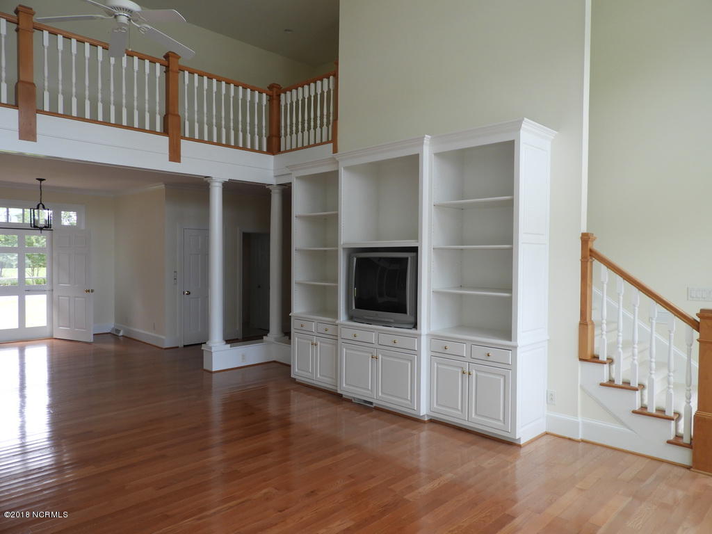 64 Cool Point Road Bath, NC 27808 - Photo 13 of 31 57 LIVINGROOM