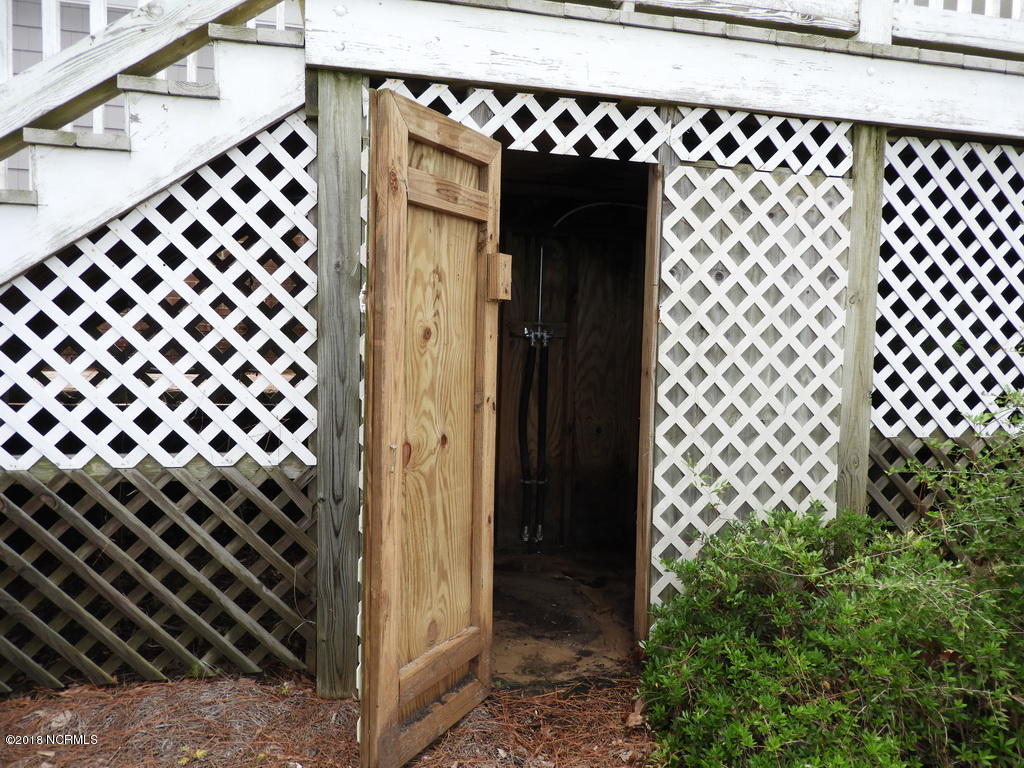64 Cool Point Road Bath, NC 27808 - Photo 7 of 31 32 OUTSIDE SHOWER