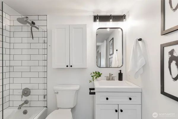 a close up view of a washer and dryer