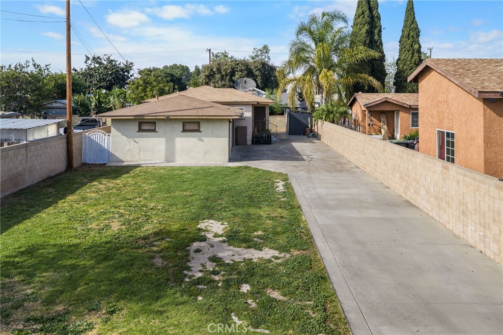 435 East Adams Street Santa Ana, CA 92707 - Photo 1 of 32 a view of a house with a garden