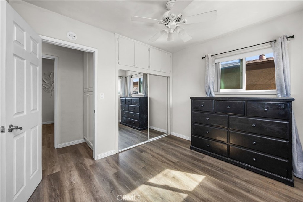 435 East Adams Street Santa Ana, CA 92707 - Photo 17 of 32 a room with a bed and a dresser
