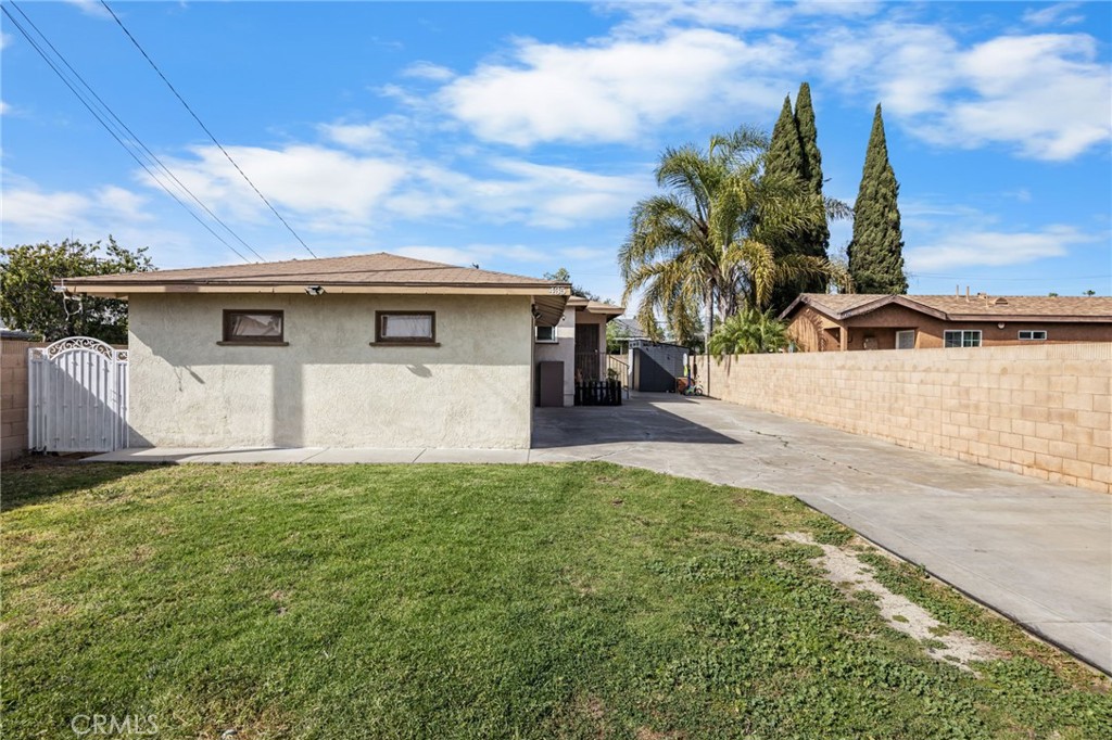 435 East Adams Street Santa Ana, CA 92707 - Photo 22 of 32 a view of a house with a yard