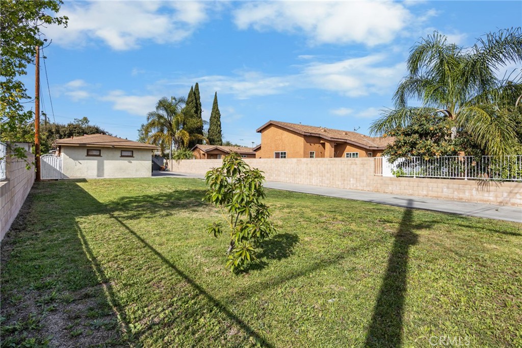 435 East Adams Street Santa Ana, CA 92707 - Photo 23 of 32 a view of a house with a yard