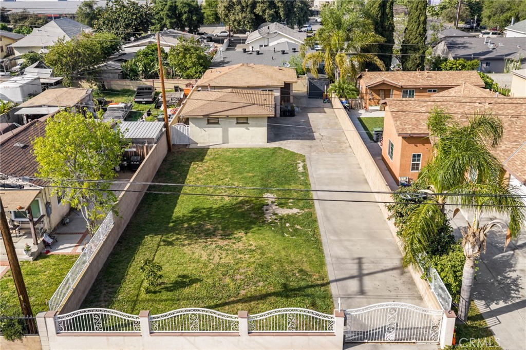 435 East Adams Street Santa Ana, CA 92707 - Photo 25 of 32 an aerial view of residential houses with outdoor space