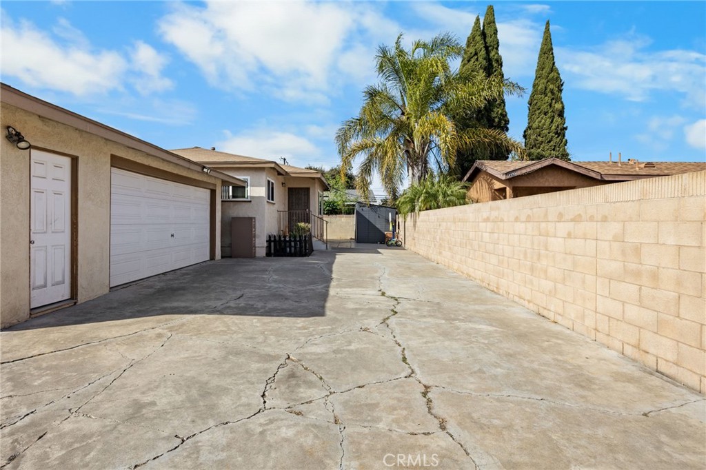 435 East Adams Street Santa Ana, CA 92707 - Photo 3 of 32 a view of a house with a yard