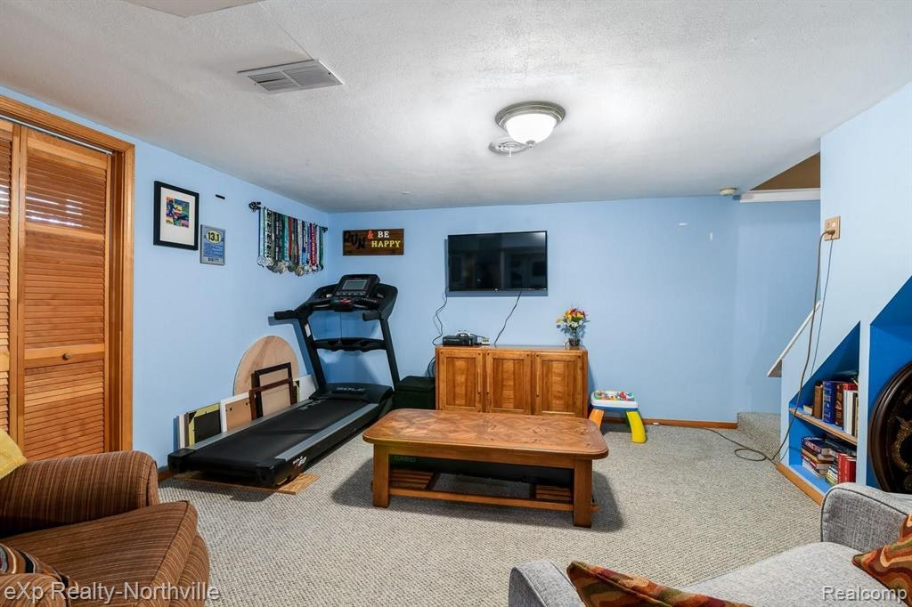 796 Bolinger Street Rochester Hills, MI 48307 - Photo 23 of 33