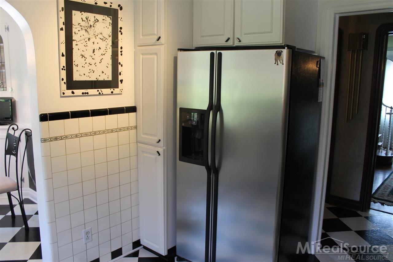 758 Barrington Road Grosse Pointe, MI 48230 - Photo 12 of 30 31299264-11.JPG