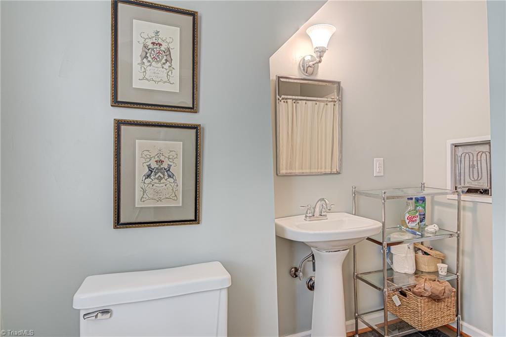 814 Dover Road Greensboro, NC 27408 - Photo 47 of 49 Gallery Image 47