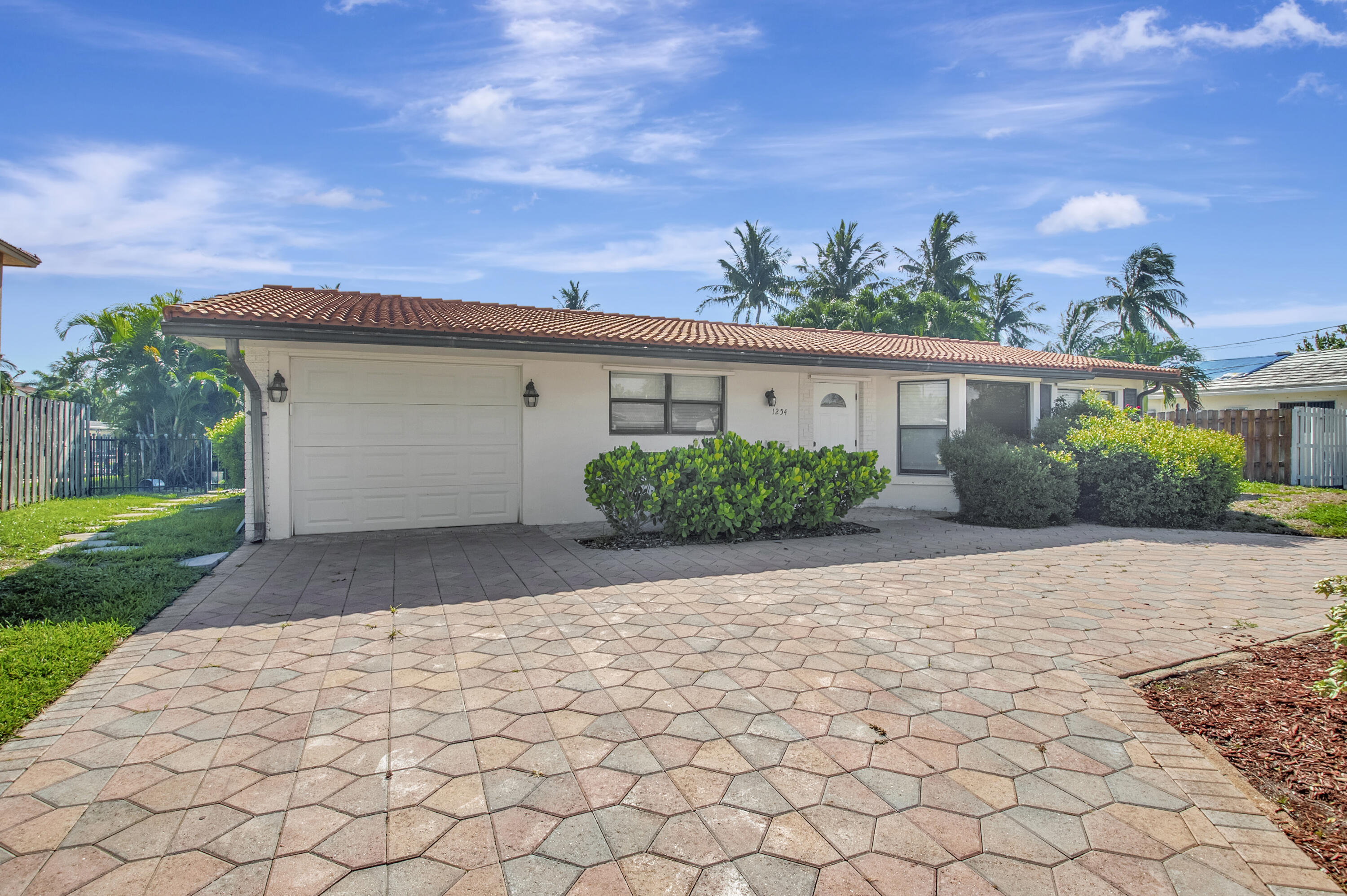 1254 Southwest 4th Court Boca Raton, FL 33432 - Photo 3 of 27 DSC_8967