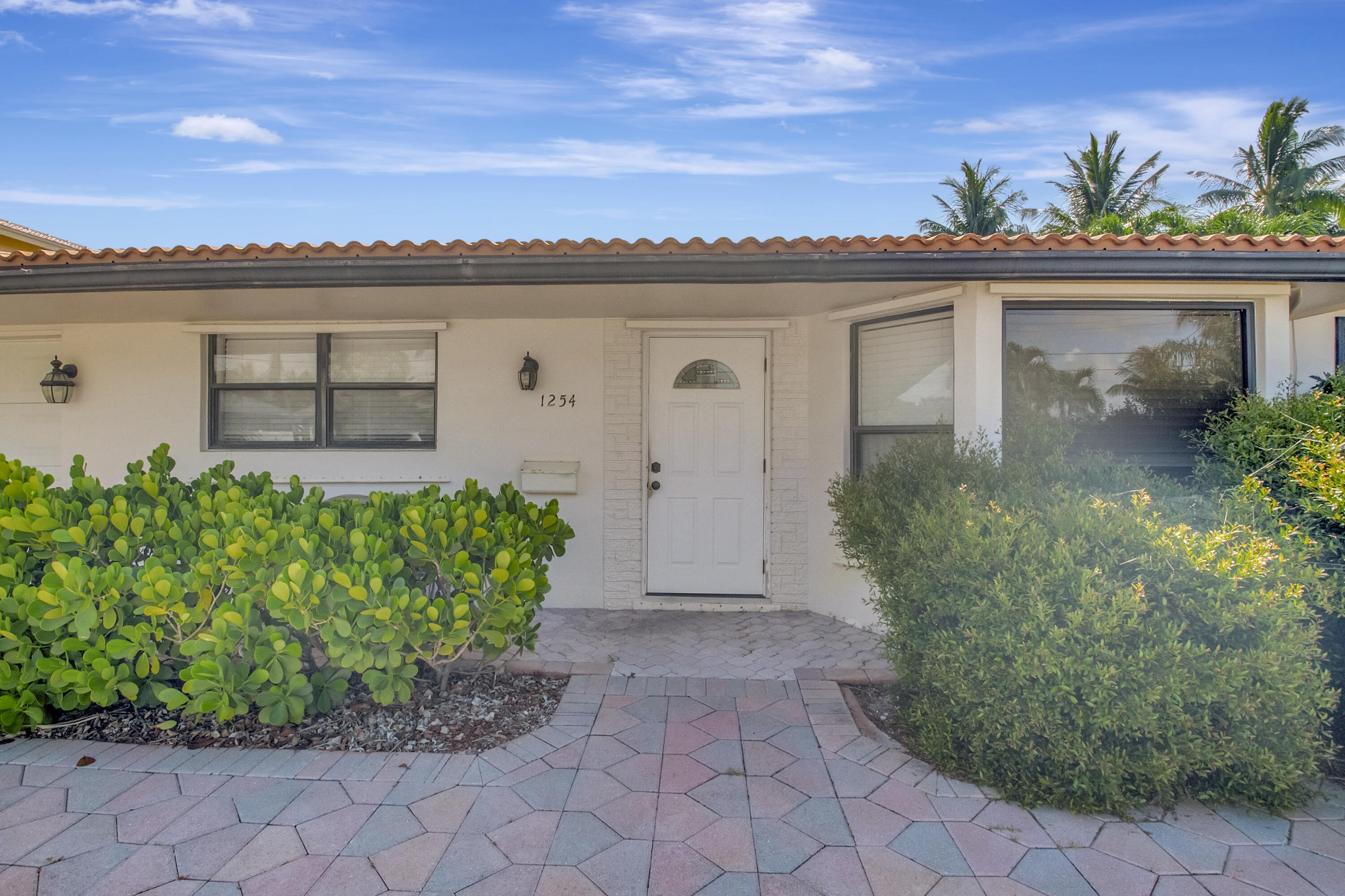 1254 Southwest 4th Court Boca Raton, FL 33432 - Photo 4 of 27 DSC_8971
