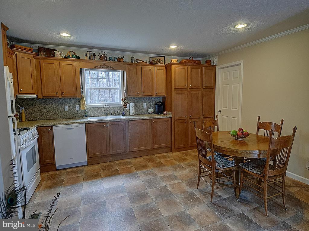 8345 Cobb Road Manassas, VA 20112 - Photo 14 of 24 Kitchen