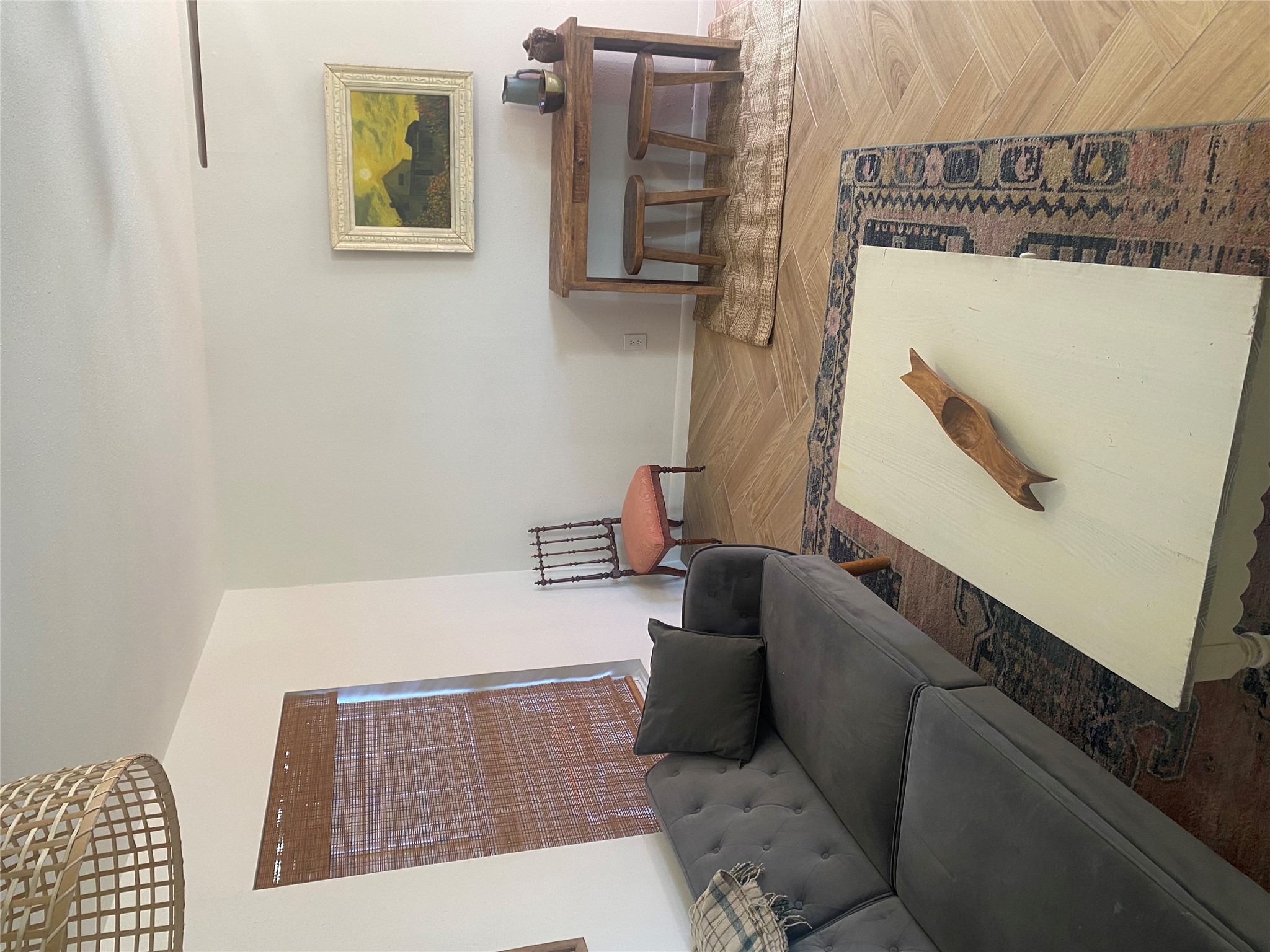 Living area with parquet flooring and baseboards