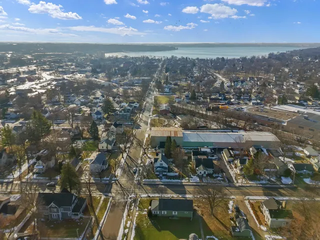 $345,000 | 1004 Madison Street, Lake Geneva, WI 53147