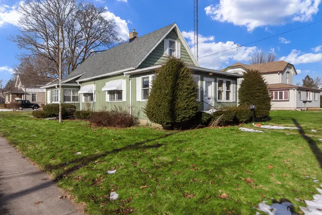 $345,000 | 1004 Madison Street, Lake Geneva, WI 53147